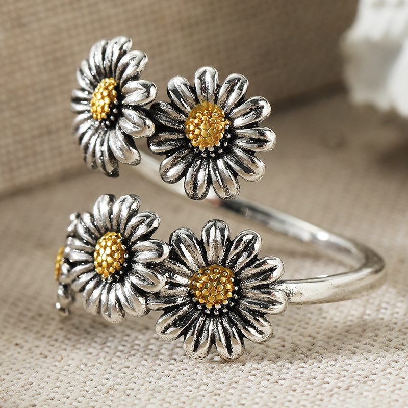 Retro Two-tone Adjustable Five-Daisy Openwork Ring for Women